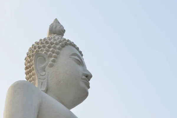 White Buddha Statue Sky Background — 스톡 사진