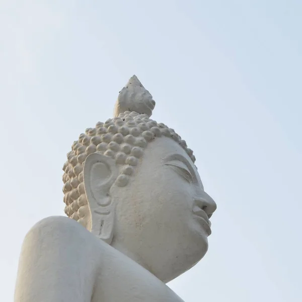 White Buddha Statue Sky Background — 스톡 사진