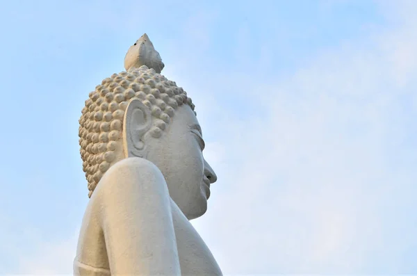 White Buddha Statue Sky Background — 스톡 사진