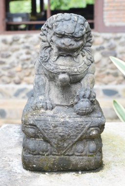 Çin aslanı heykeli yaklaş. 