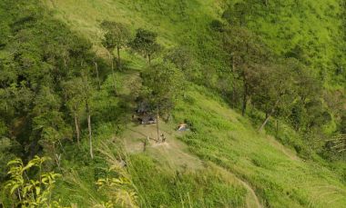Dağ, Khao chang kralıyım, Kanchanaburi, Tayland ve üstten görünüm