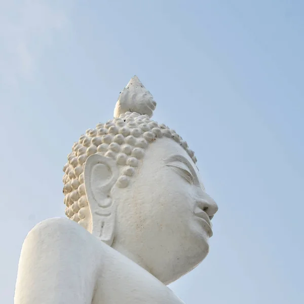 White Buddha Statue Close — Fotografia de Stock