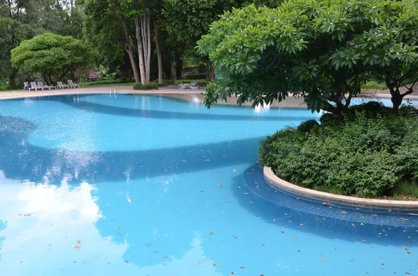 Beautiful Tropical Resort Swimming Pool — Stock Photo, Image