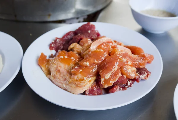 Frische Rind Und Schweinescheiben Für Sukiyaki — Stockfoto