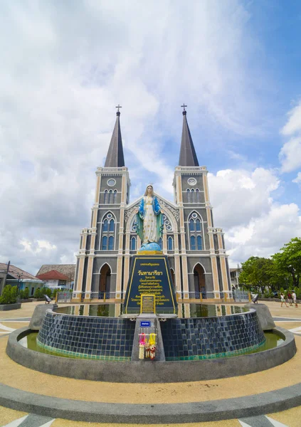 背景の美しい空 タイのチャンタブリ州でのカトリック教会の教会します — ストック写真