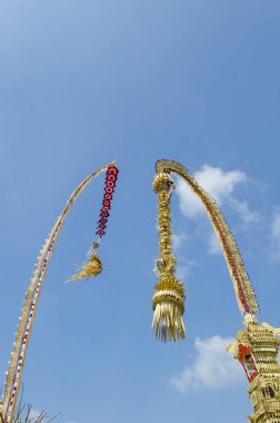 Bir uzun boylu bambu Hindu sunan Penjor, Kintamani, geleneksel Balinese denilen