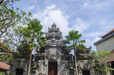 Hindu tanrısı veya şeytanlar teklifleri, Bali, Endonezya ile heykelleri