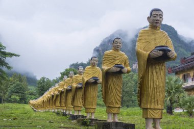 Burmese Buddha statues near the temple