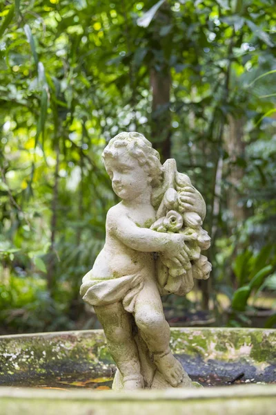 Scultura Cupido Giardino — Foto Stock