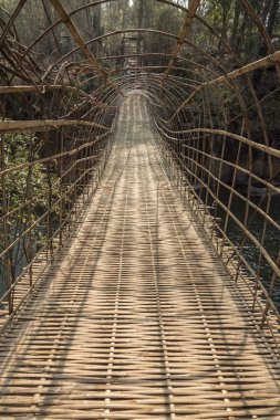Bambu köprü Laos