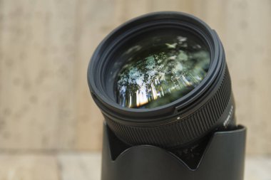 Mercek yansımalı kamera lensi.