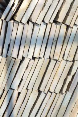 satmak için taş yığını