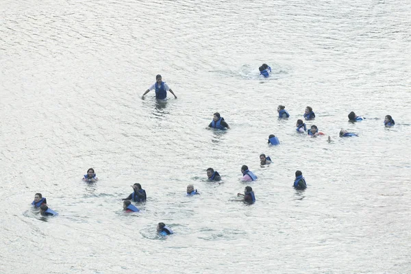 Kanchanaburi Provinz Thailand Januar Menschen Schwimmen Fluss Kwai Aufgenommen Sai — Stockfoto