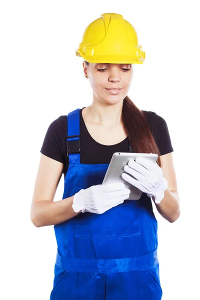 Femme constructeur dans l'uniforme avec une tablette — Photo