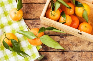 Ahşap kurullarında portakal mandalina