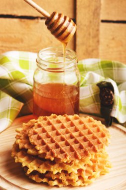 Waffle ve bal ile cam