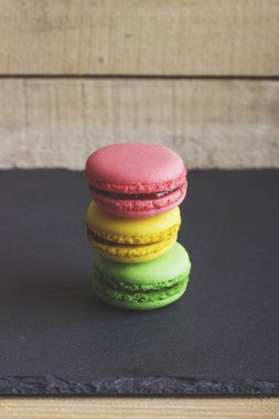 Birkaç farklı renkli macaroons