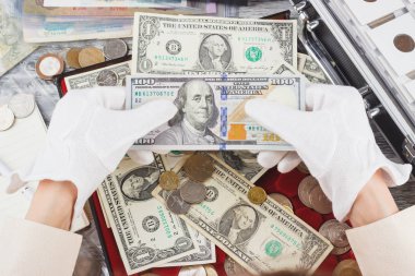 Farklı Amerikan Doları ile el