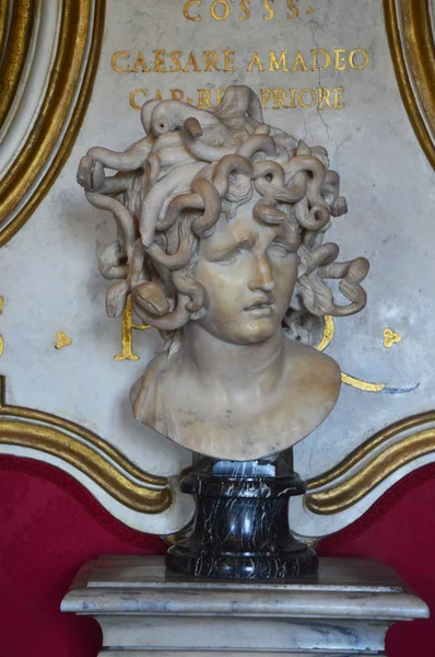 Busto de Medusa, Museos Capitolinos, Roma, Italia —  Fotos de Stock