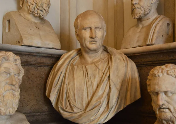 In the middle a first century AD bust of Cicero in the Capitoline Museums, Rome, Italy — Stock Photo, Image