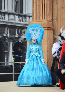 Venice, İtalya - 23 Şubat 2017: Katılımcı karnaval Venedik, yaklaşık iki hafta önce Ash Çarşamba başlayan ve Mardi Gras üzerinde biten bir yıllık Festivali