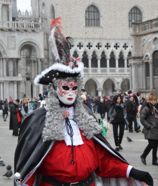 Venice, İtalya - 23 Şubat 2017: Katılımcı karnaval Venedik, yaklaşık iki hafta önce Ash Çarşamba başlayan ve Mardi Gras üzerinde biten bir yıllık Festivali