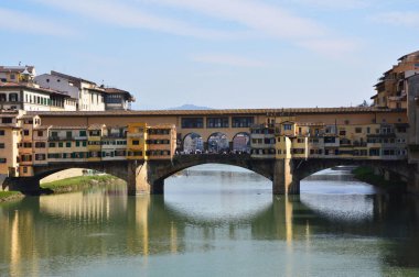Güzel manzara Ponte Vecchio köprü Arno Nehri üzerinde Florence, İtalya 