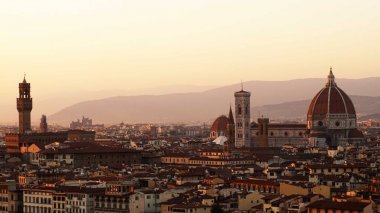 Muhteşem gün batımı panorama Floransa Katedrali Santa Maria del Fiore, Palazzo Vecchio Sarayı ve Ponte Vecchio Köprüsü, Florence, İtalya 