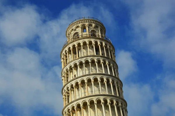 피사의 사탑, 멋진 중세 기념물, 이탈리아에서 가장 유명한 랜드마크 중 하나 — 스톡 사진