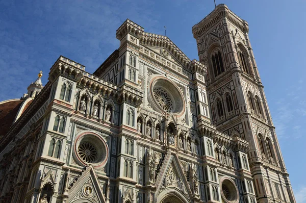Florence, Italy: Basilica di Santa Maria del Fiore with Giotto campanile tower bell — Stock Photo, Image