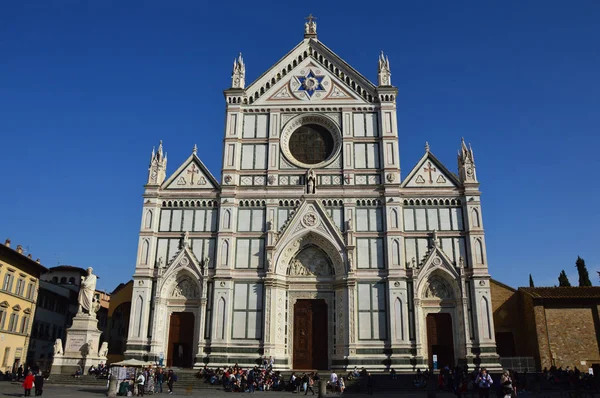 Basilica di Santa Croce in Piazza Santa Croce Square, Florença, Itália — Fotografia de Stock