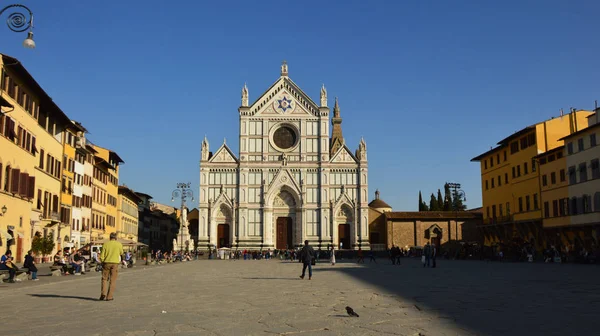 Basilica di Santa Croce a Piazza Santa Croce téren, Firenze, Olaszország — Stock Fotó