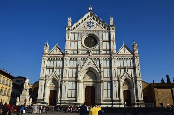 Basilica di Santa Croce in Piazza Santa Croce Square, Florença, Itália — Fotografia de Stock