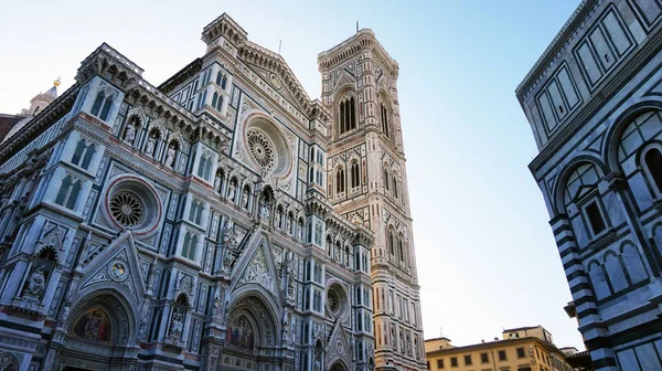 Флоренция, Италия: Фаллика-ди-Санта-Мария-дель-Фьоре с башней Джотто — стоковое фото