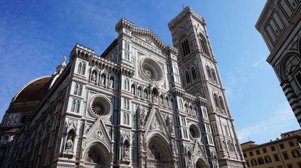 Florença, Itália: Basílica de Santa Maria del Fiore com sino de torre de Giotto campanile — Fotografia de Stock