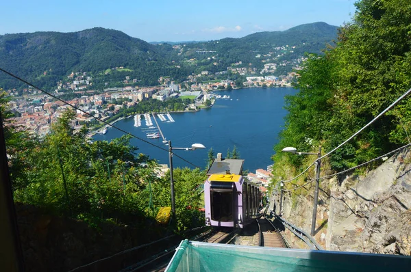 Escalade en funiculaire depuis le lac de Côme, vue imprenable depuis Brunate, Côme, Italie — Photo
