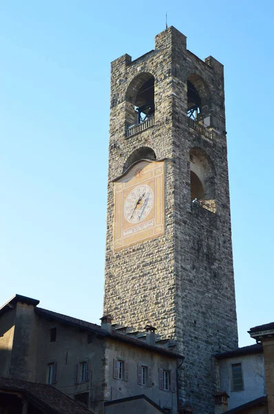 Wieża w Bergamo, Włochy (Torre Civica Campanone) — Zdjęcie stockowe