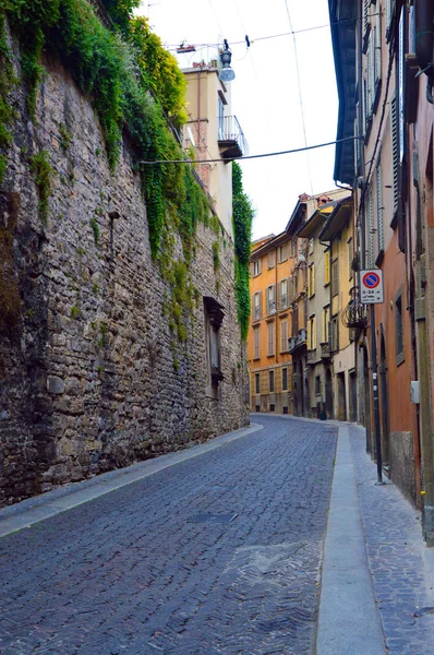 Strada nel centro storico di Bergamo, Lombardia, Itay — Foto Stock
