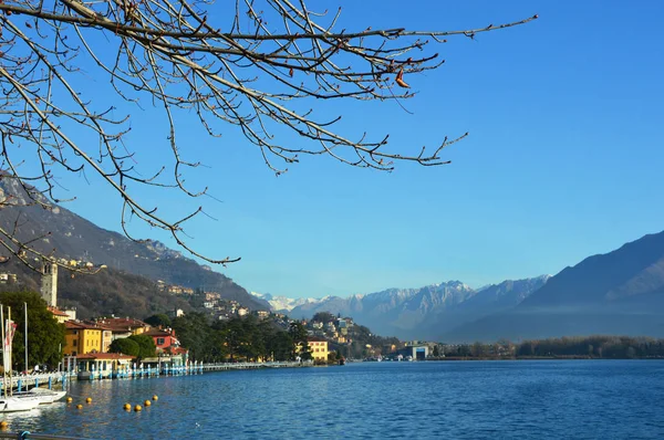 Vista del Lago de Iseo, Lovere, Italia — Foto de Stock