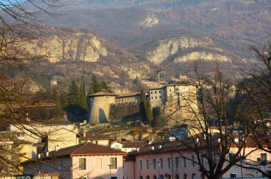 Ortaçağ Rovereto kale orta ile Rovereto şehrin görünümü