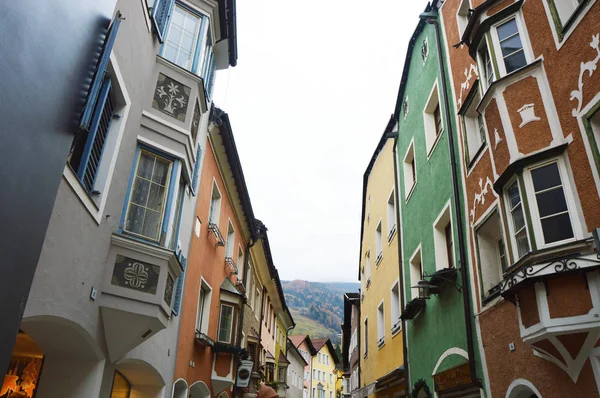 房子在中世纪小镇 Sterzing Vipiteno，Sudtirol，意大利 — 图库照片