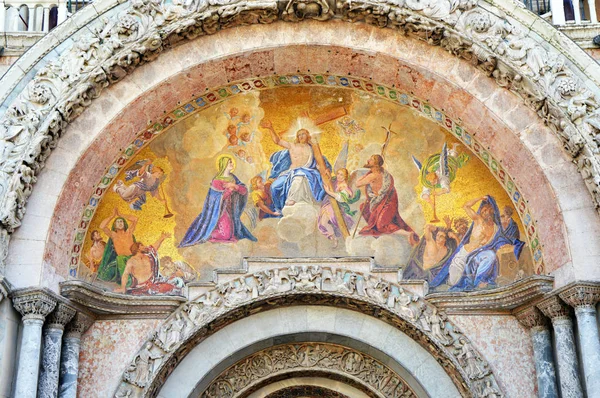 Detail of Saint Mark church, catholic religious painting with jesus christ with the cross in the middle, Venice, Italy summer 2016 — Stock Photo, Image