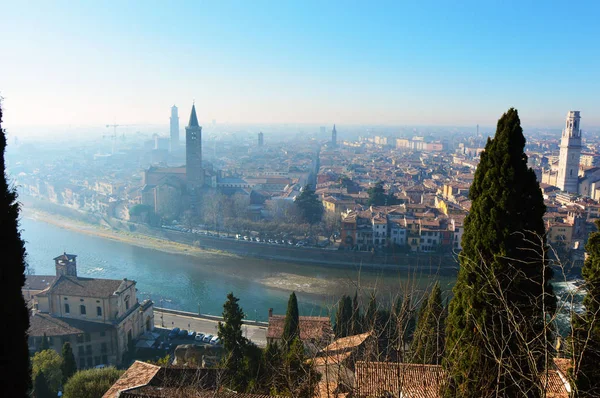 도시와 강, 파노라마 이탈리아 베로나 놀라운 관점 — 스톡 사진