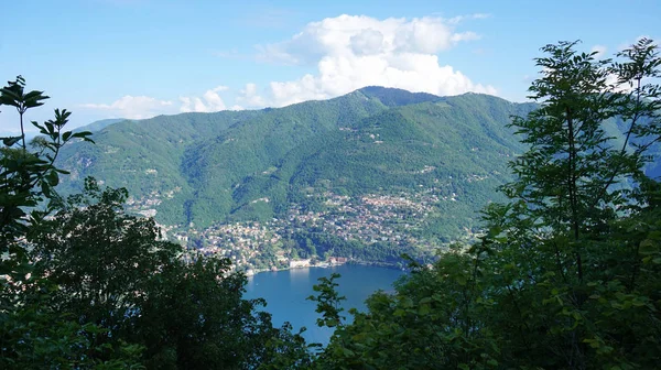 Miradouro espetacular do Lago de Como a partir do topo de Brunate, Como, Itália — Fotografia de Stock