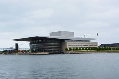 Copenhagen, Danimarka - 31 Mayıs 2017: Kopenhag Opera Binası, Operaen p Holmen, Henning Larsen tarafından tasarlanmış. Merkezi Kopenhag, Danimarka Holmen Adası üzerinde yer almaktadır