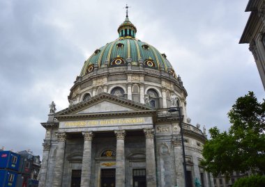 Copenhagen, Danimarka - 31 Mayıs 2017: Rokoko mimariyi, mermer kilise Marmorkirken olduğu gibi bir evangelist Lutheran Kilisesi Kopenhag, Danimarka Halk bilinen Frederik'ın Kilisesi