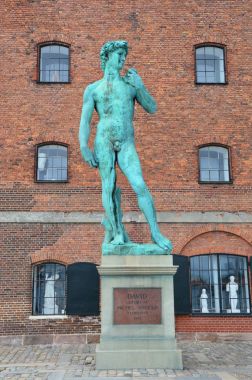 Michelangelo'nun David, Kopenhag, Danimarka Michelangelo'nun David heykelinin bronz kopya kopya