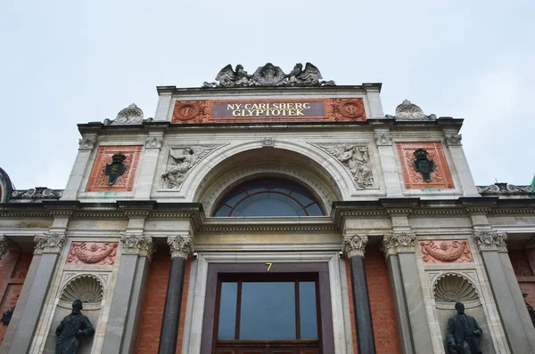 Copenhagen, Danimarka - 31 Mayıs 2017: Ny Carlsberg Glyptotek, Kopenhag, Danimarka Sanat Müzesi
