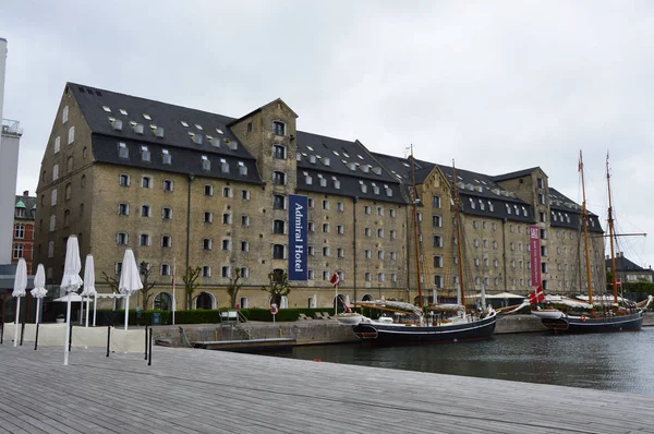 COPENHAGEN, DINAMARCA - 31 DE MAYO DE 2017: Admiral Hotel es un hotel en el centro de Copenhague, Dinamarca, situado en el paseo marítimo entre la desembocadura del canal Nyhavn y la residencia real Amalienborg Palace —  Fotos de Stock