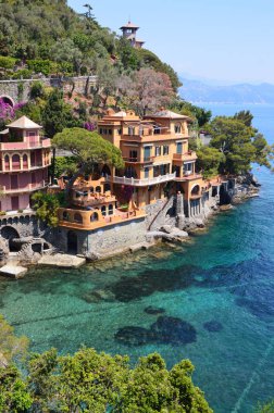 Çarpıcı görünümü güzel bir İtalyan koyda Portofino, İtalya